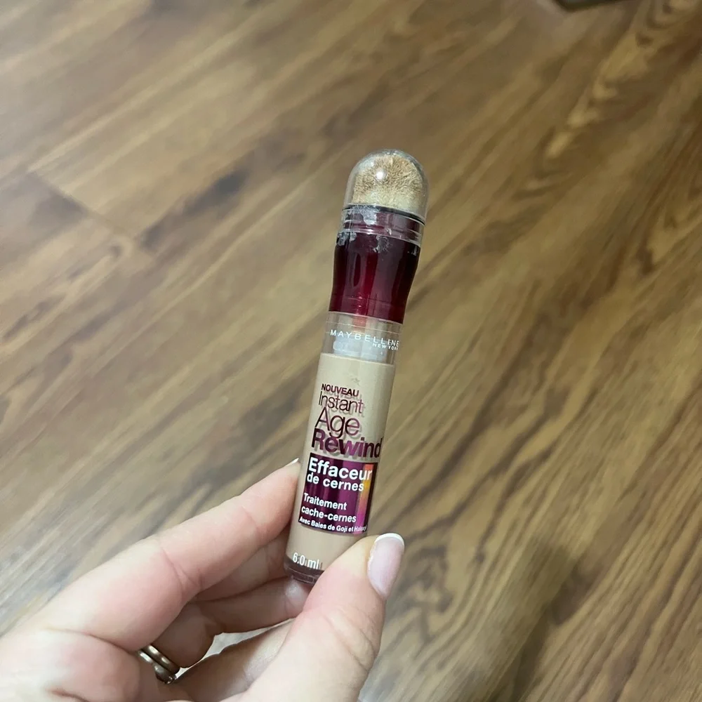 Maybelline Medium Instant Age Rewind Concealer